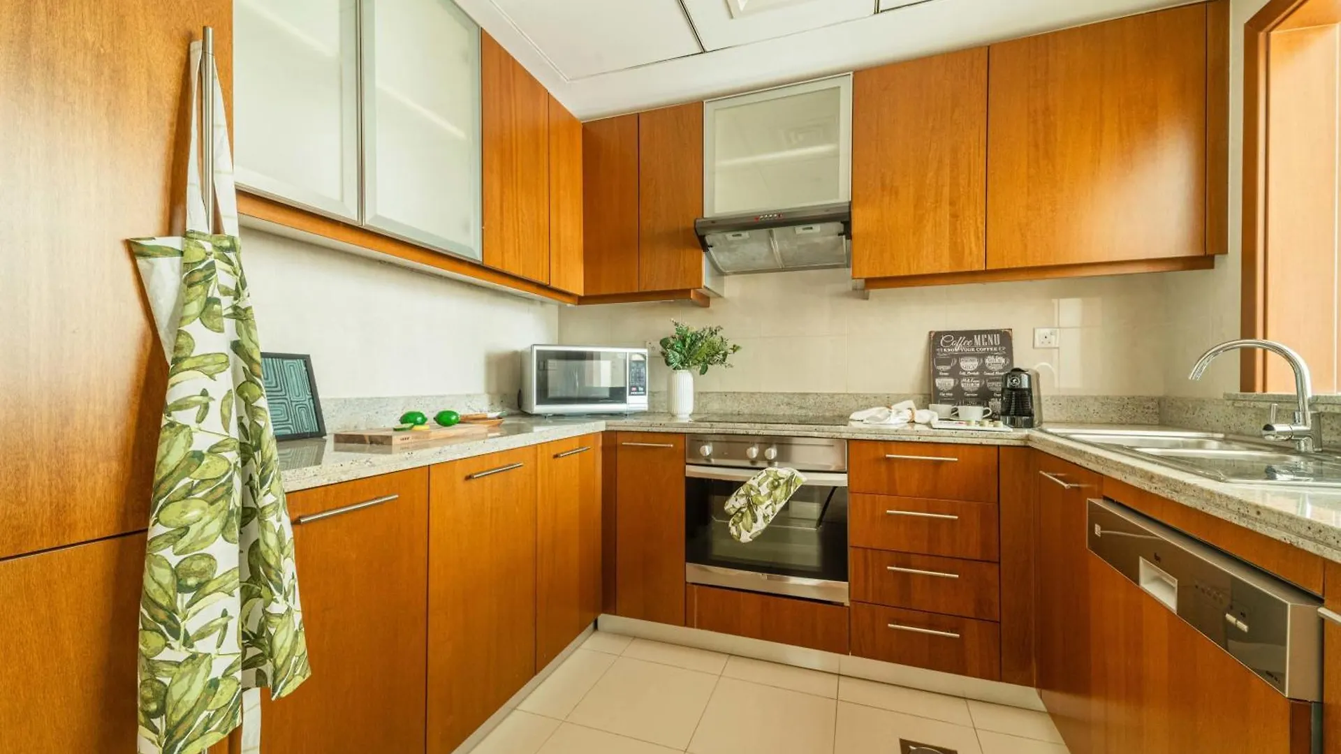 Frank Porter - Stand Point Apartment Dubai
